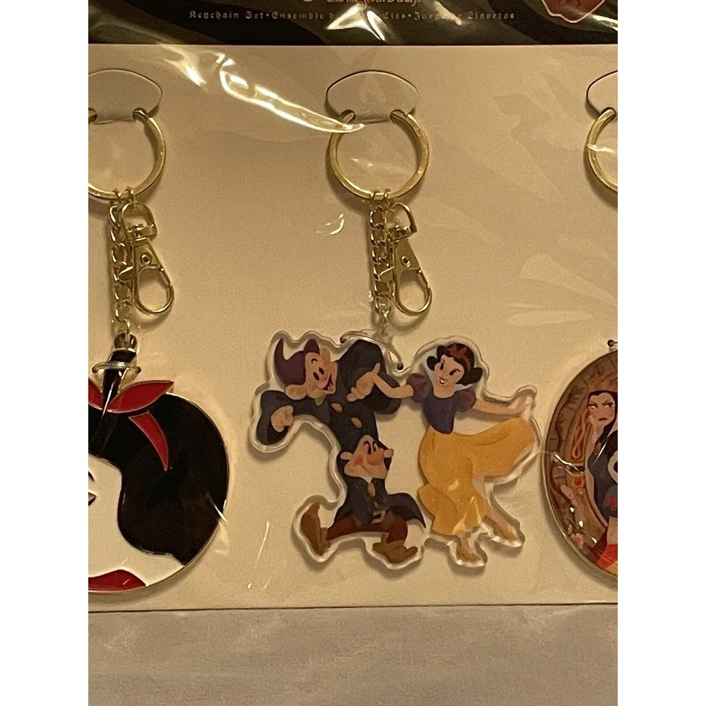 NEW Walt Disney Parks Snow White & The Seven Dwarfs 85th Keychain Set‎ Bag Tag